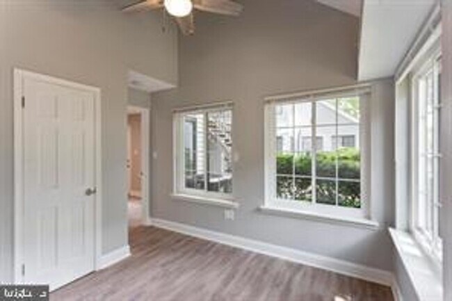 Building Photo - 1611-A Carriage House Terrace