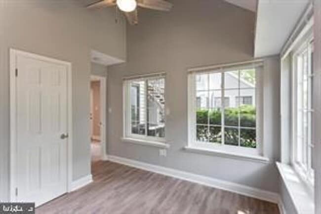 Building Photo - 1611 Carriage House Terrace