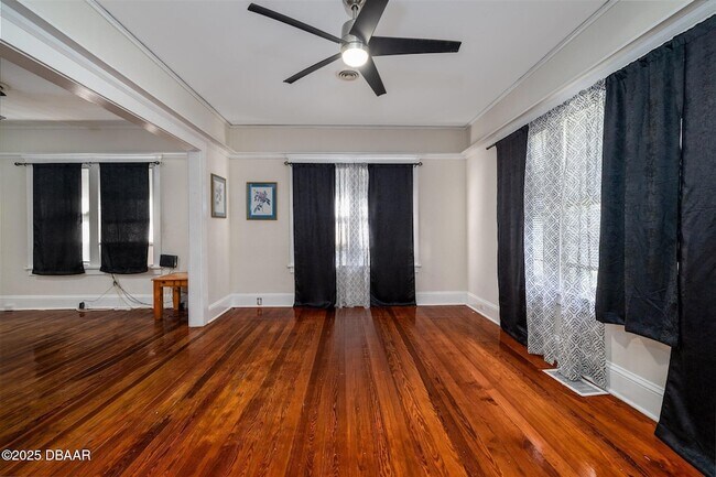 Building Photo - 121 Bellevue Ave