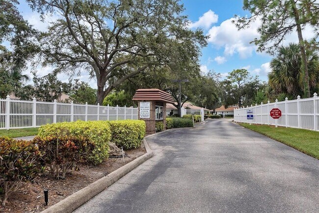 Building Photo - 3601 Garden Lakes Clenet