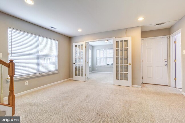 Building Photo - 6160 Cinnamon Ct