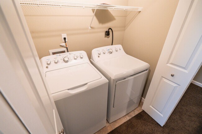 Building Photo - 2247 Del Carmel Way