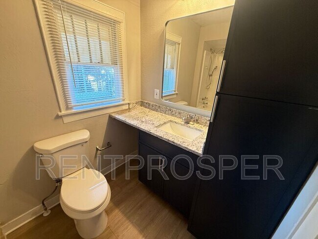 Building Photo - 1025 36th St