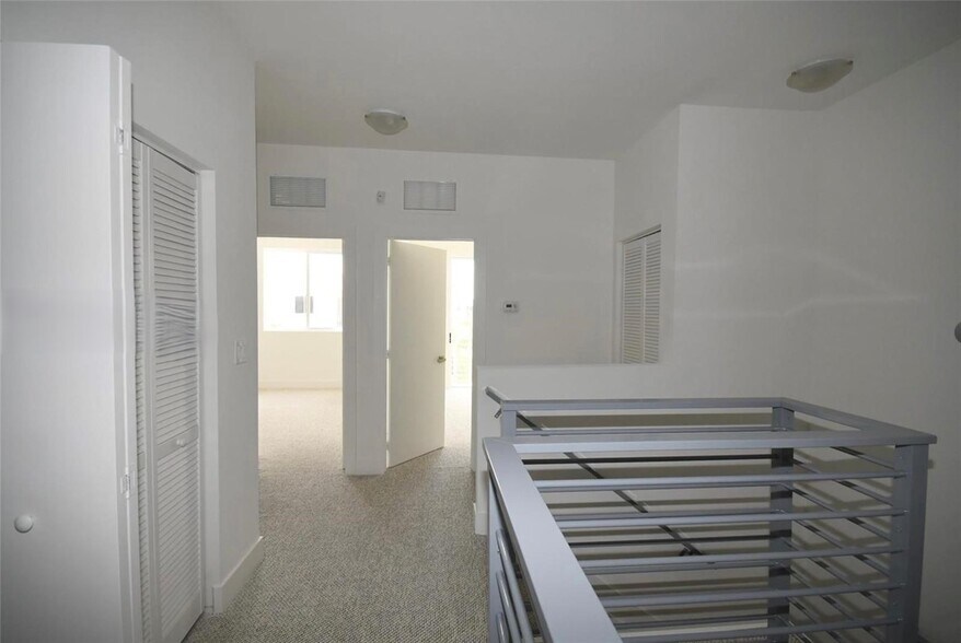 Building Photo - 10259 NW 72nd Ter