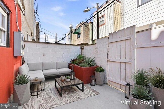Building Photo - 2046 S Norwood St