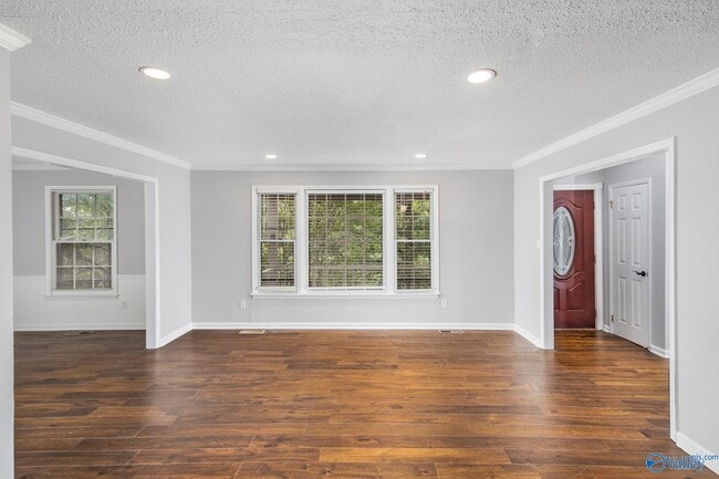 Building Photo - 2624 Excalibur Dr SE