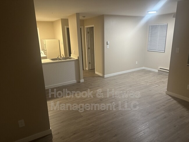 Building Photo - 4531 Boardwalk Dr