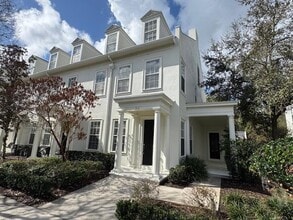 Building Photo - 916 Greenlawn St