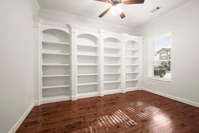 Building Photo - 107 Island Blvd