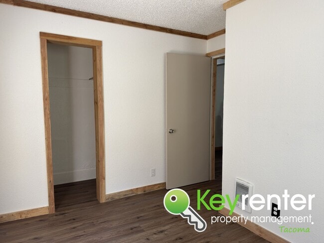 Building Photo - Newly Remodeled 2-Bedroom Home in Morton!