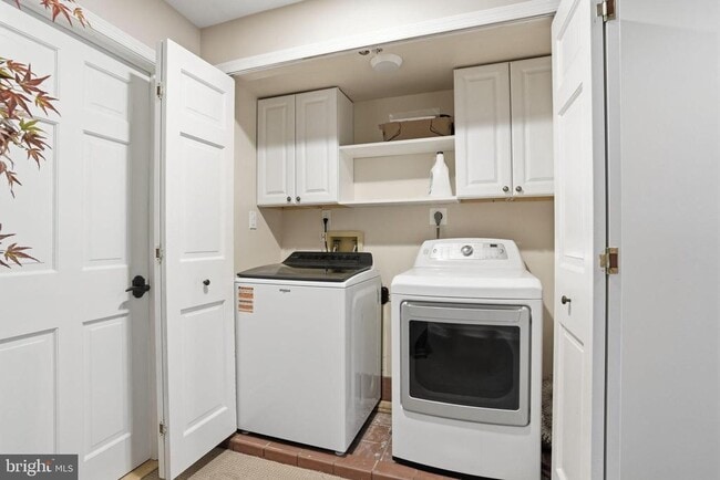 Building Photo - 244 Mathers Rd