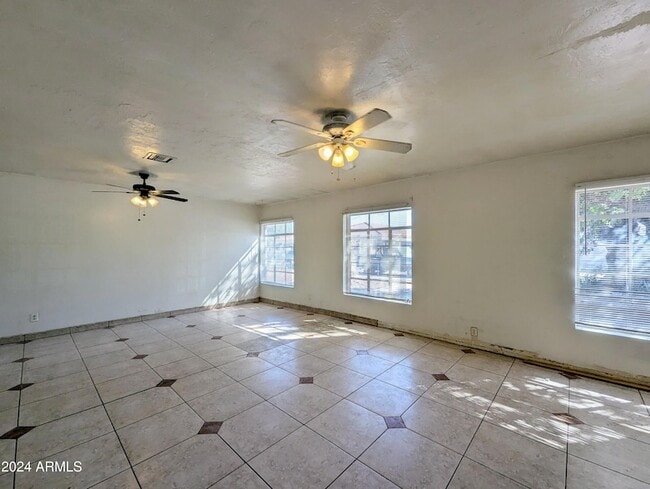Building Photo - 1314 W Whitton Ave