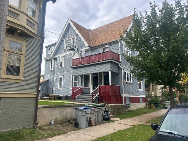 Primary Photo - Large first floor two bedroom with bonus r...