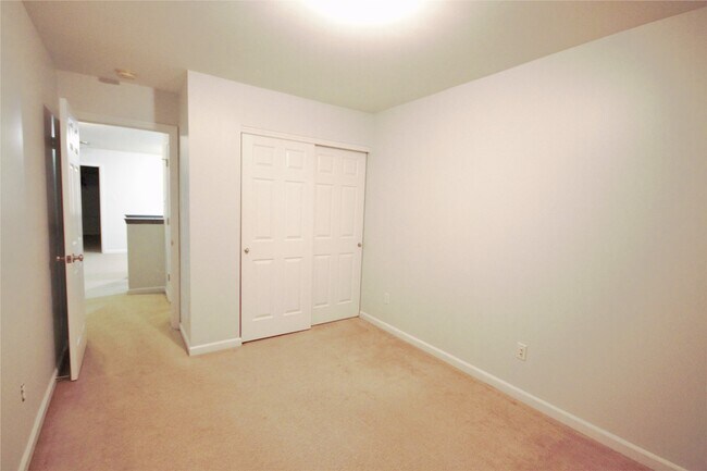 Building Photo - 236 Countryshire Dr