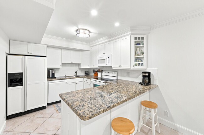 Building Photo - 250 S Ocean Blvd