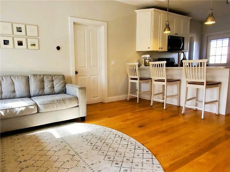 Building Photo - 40 Simmons St