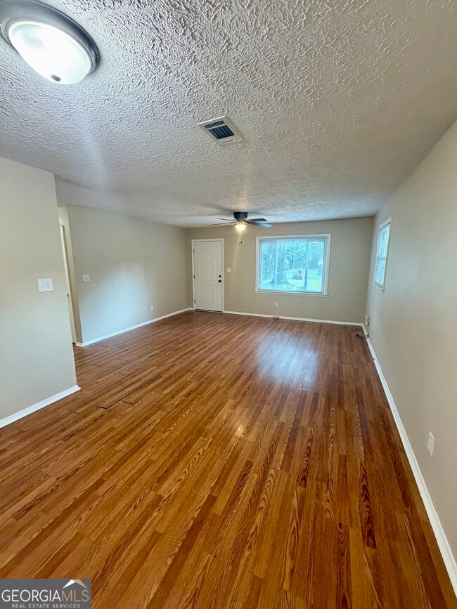 Building Photo - 814 Crestwood Terrace