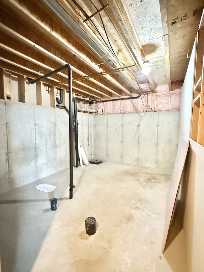 Building Photo - 3325 Crazy Horse Dr
