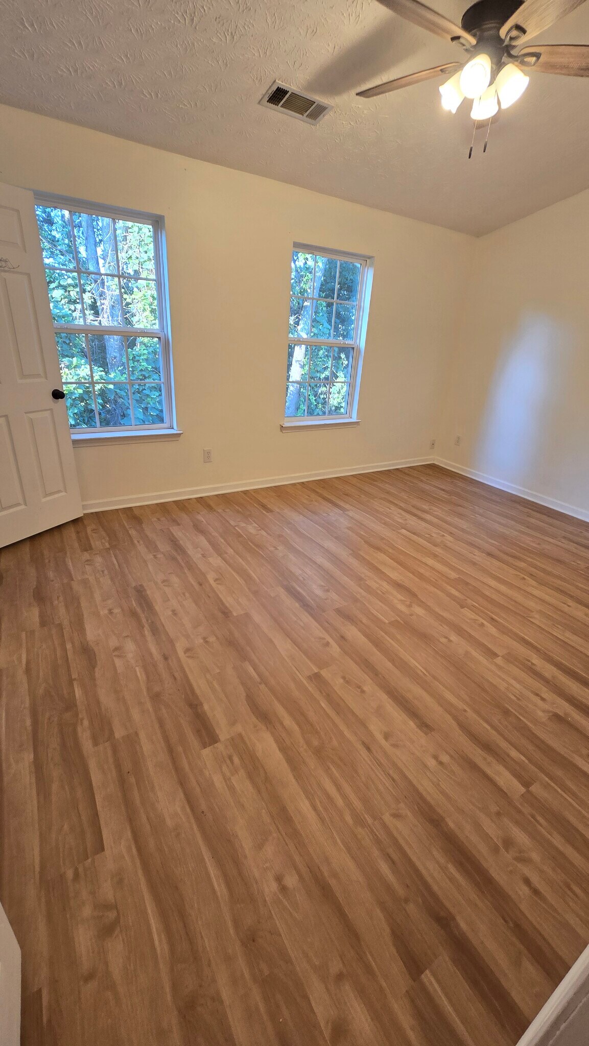 NEW Flooring: scratch-resistant luxury vinyl plank (LVP) flooring installed - 46 Timber Ridge Dr