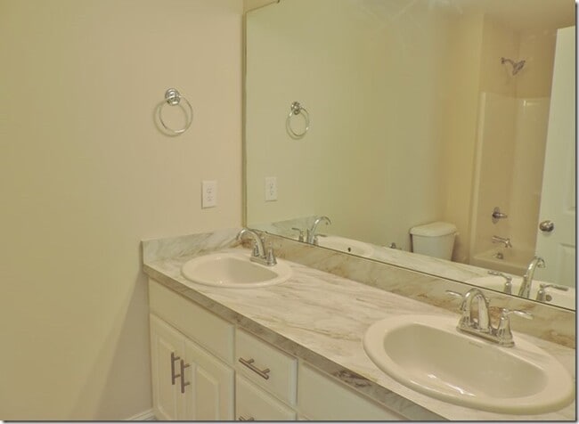 Building Photo - 4827 Jamestown Dr NW