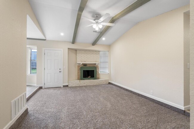 Building Photo - 1671 S Pecan Ave