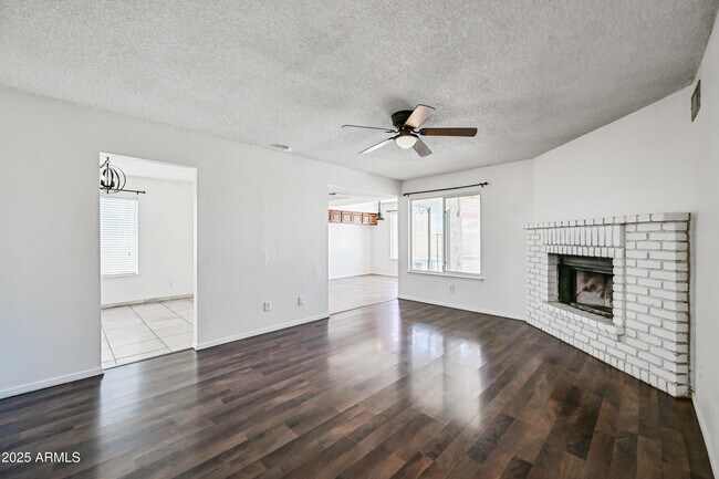 Building Photo - 1622 E St Anne Ave