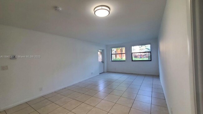 Building Photo - 8160 Geneva Ct