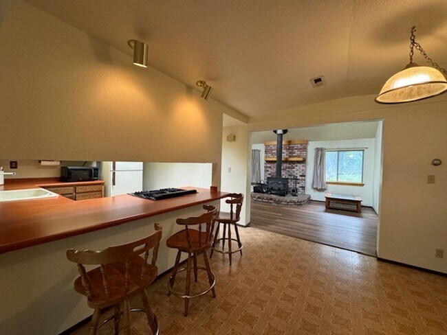 Building Photo - 2437 Ridgewood Dr