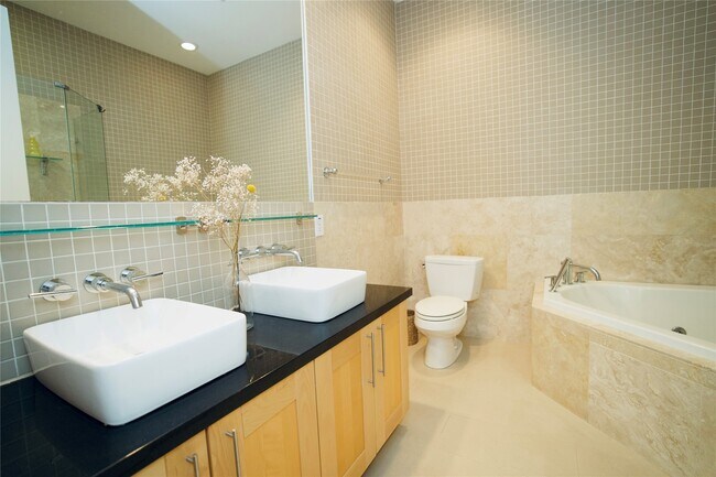 Building Photo - 1820 Southmore Blvd