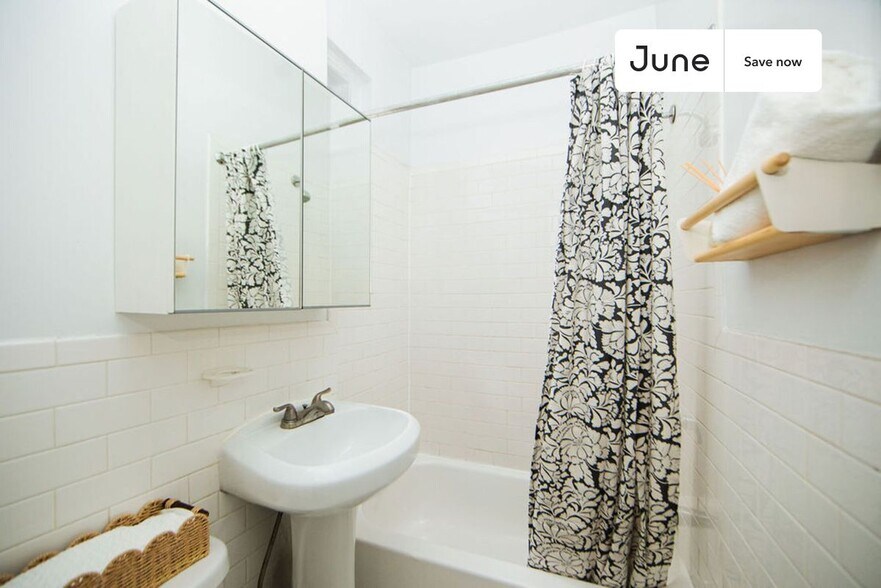 Building Photo - 715 E 5th St