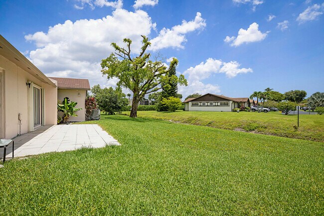 Building Photo - 5241 Breadfruit Cir