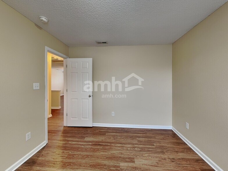 Building Photo - 897 Sunvista Dr