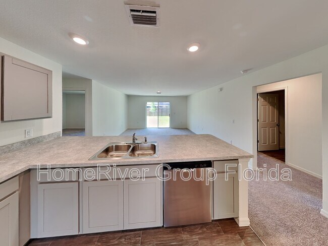 Building Photo - 2748 Cranbrook Ave