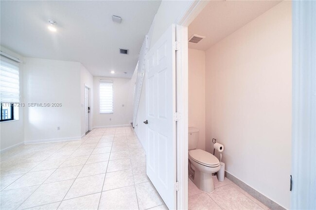 Building Photo - 1928 SW 5th Blvd