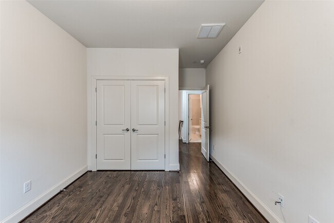 Building Photo - 4031 Bellefontaine St