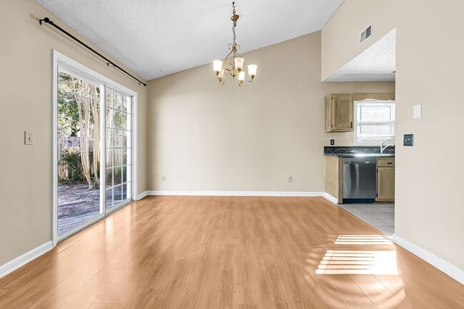 Building Photo - Completely Refreshed 3 Bedroom 2 Bathroom ...