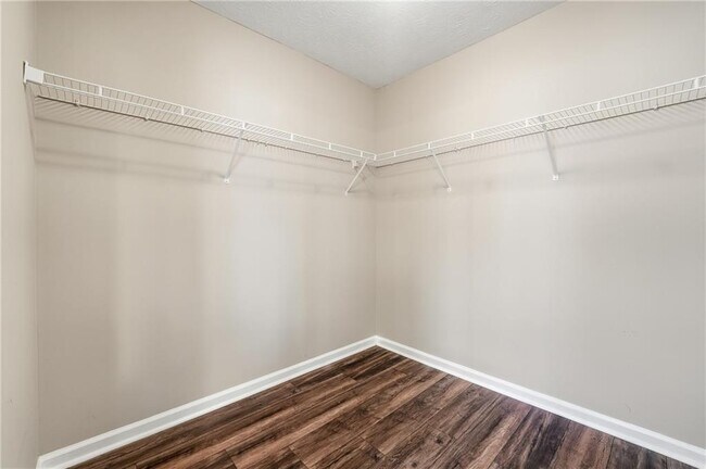 Building Photo - 1328 Avington Glen Dr SE