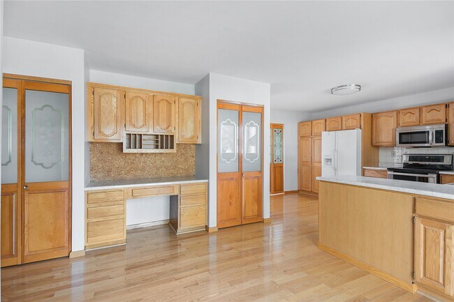 Building Photo - 15575 Clover Ridge Dr