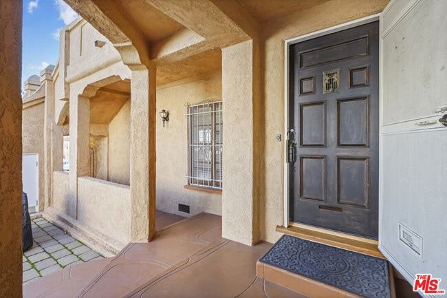 Building Photo - 1143 S Rimpau Blvd