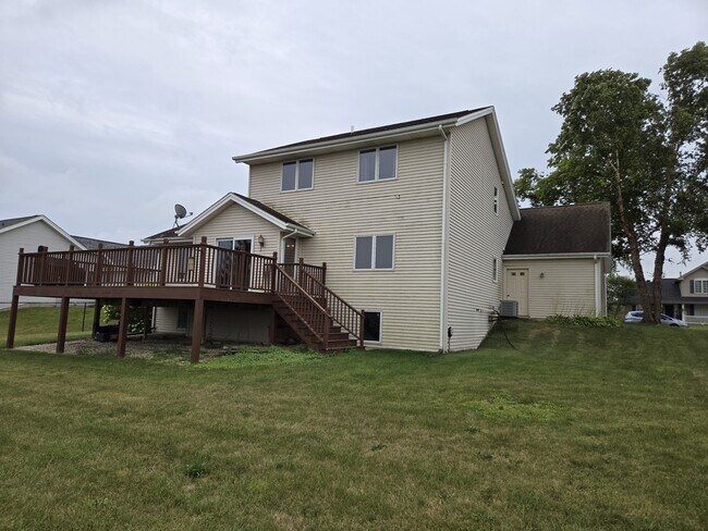 Building Photo - 535 Westfield Dr