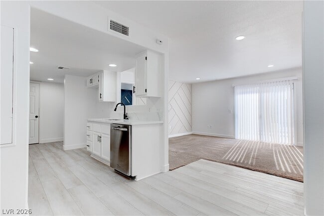 Building Photo - 5792 Ambassador Ave