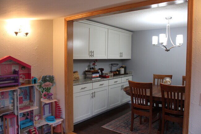 Building Photo - 5039 W Clayton Rd