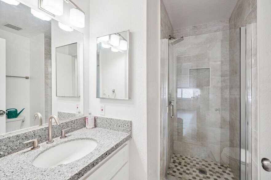 Building Photo - 359 Pantano Cir