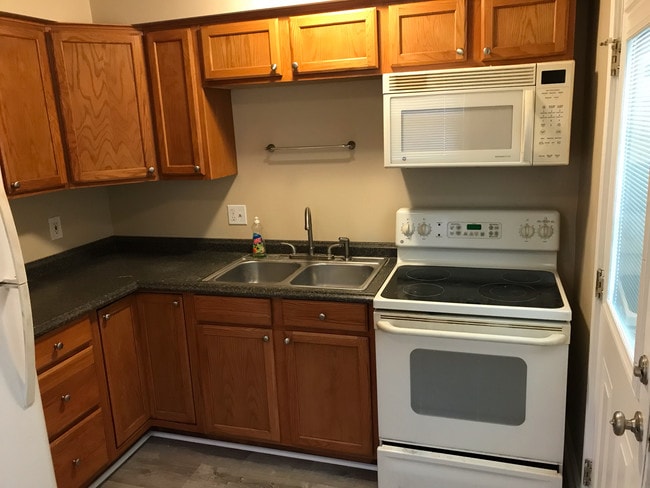 Building Photo - 2550 9th Ct