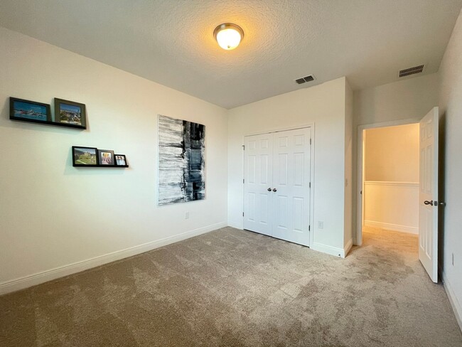 Building Photo - 3 Bedroom, 2.5 Bath Townhome in Enclave at...