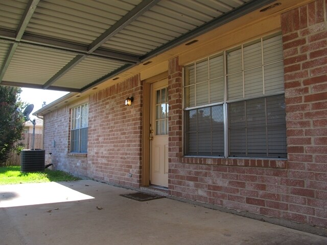 Building Photo - 2750 Hidden Spring Falls Dr
