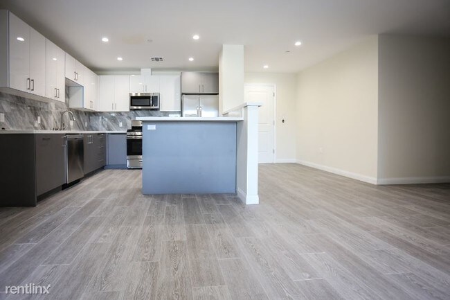 Building Photo - 7140 S La Tijera Blvd