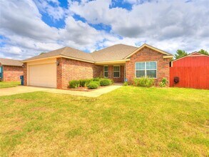 Building Photo - Home in gated community