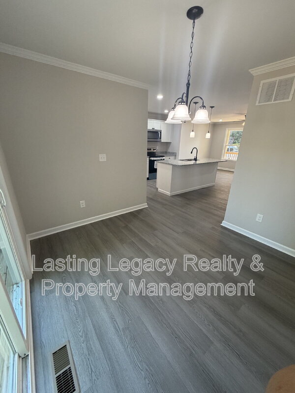 Building Photo - 2036 Harrison Ave