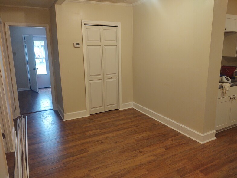 Eating area, pantry doors, laundry room, side door - 116 Houseworth St